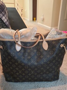Louis Vuitton Neverfull Tote with dustbag and Original Box